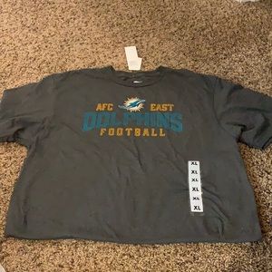 Men’s dolphins tee